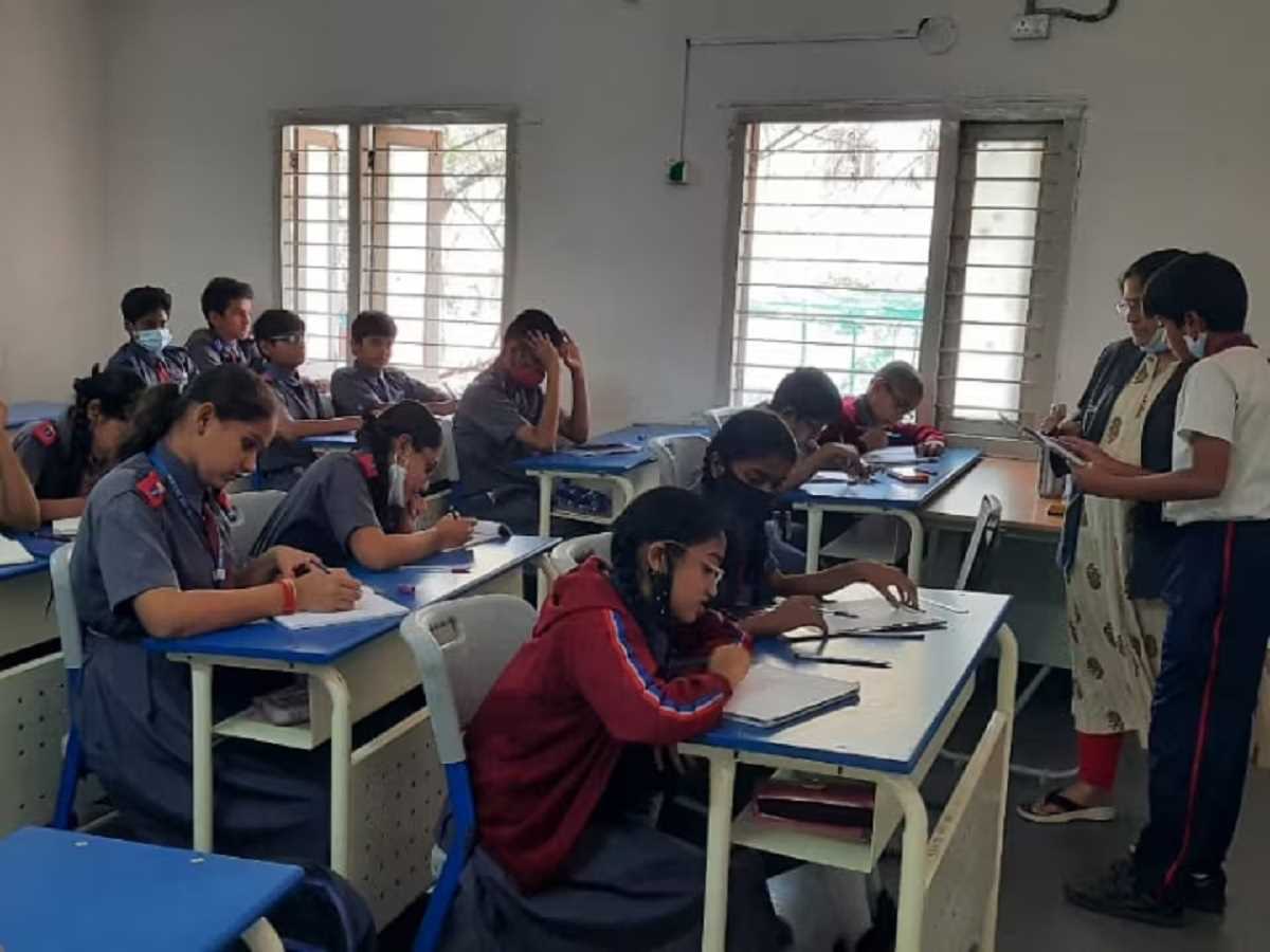 यूपी में कक्षा 9, 10 के छात्रों के पास अब सीखने के होंगे लक्ष्य यूपी में कक्षा 9, 10 के छात्रों के पास अब सीखने के होंगे लक्ष्य